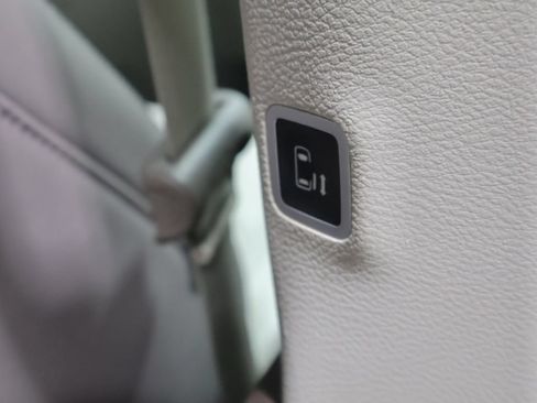 Used 2018 Chrysler Pacifica Touring-L Plus FWD image 27