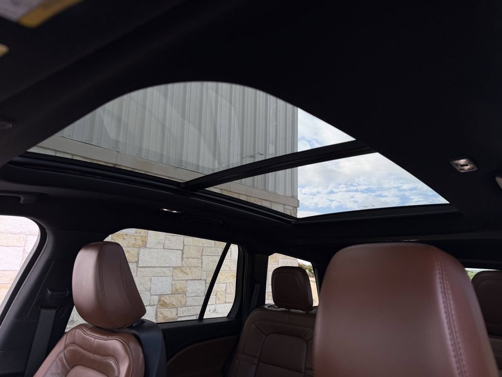 Used 2023 Lincoln Aviator Reserve w/ Equipment Group 201A RWD image 25