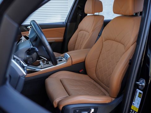 Used 2023 BMW X7 xDrive40i w/ M Sport Package image 22