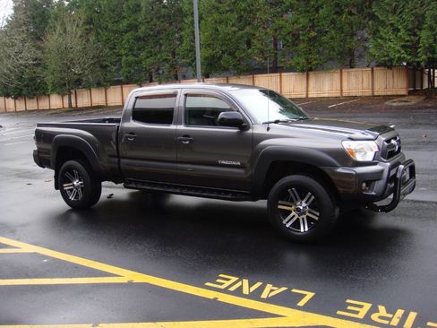 Used 2013 Toyota Tacoma V6 4x4 4dr Double Cab 6.1 ft S image 1