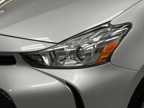 Used 2016 Toyota Prius V Three image 6