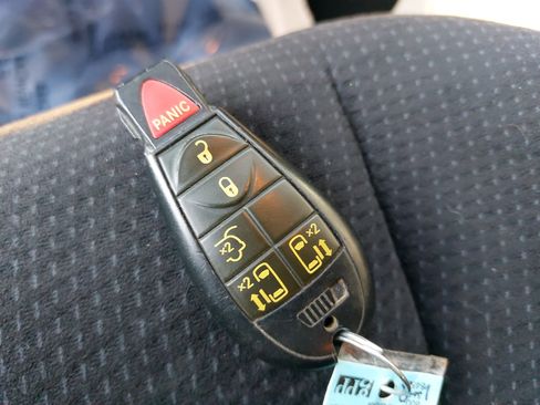 Used 2014 Dodge Grand Caravan SXT w/ Rear Park Assist Package image 37