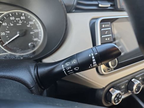 Used 2021 Nissan Versa SV image 23