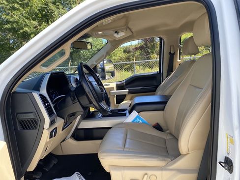 Used 2021 Ford F250 Lariat w/ Chrome Package image 22