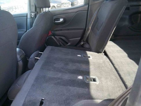 Certified 2023 Jeep Renegade Latitude AWD/4WD image 14