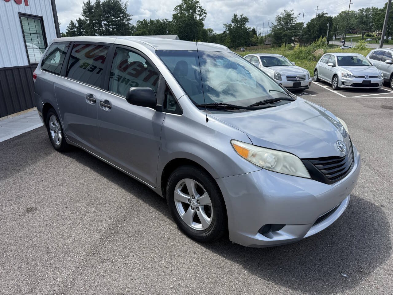 Used 2011 Toyota Sienna FWD image 5