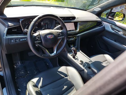 Certified 2025 Cadillac XT6 Premium Luxury w/ Platinum Package image 14