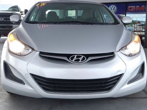 Used 2015 Hyundai Elantra SE FWD image 11