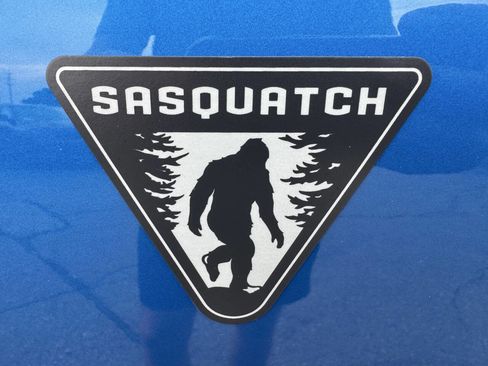 Used 2022 Ford Bronco 2-Door w/ Sasquatch Package AWD/4WD image 8