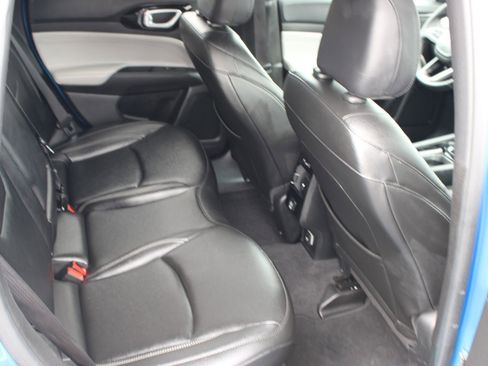 Used 2025 Jeep Compass Limited image 24