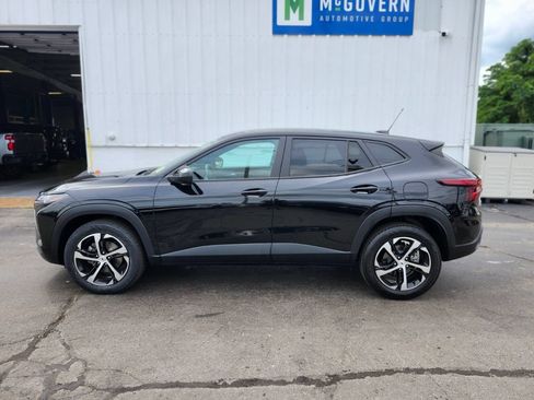 Used 2024 Chevrolet Trax RS FWD image 2