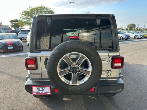 Used 2020 Jeep Wrangler Unlimited Sahara AWD/4WD image 6