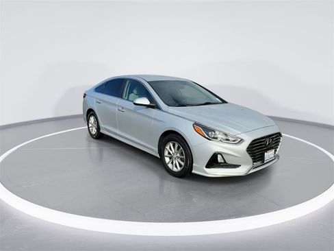Used 2018 Hyundai Sonata SE image 2