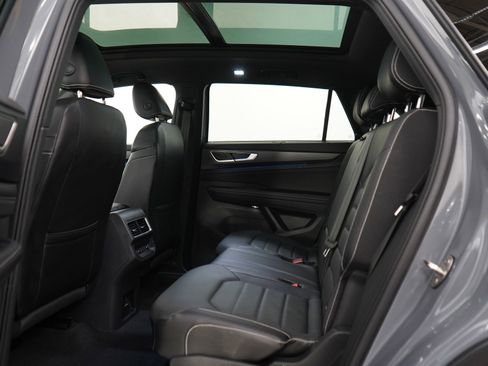 Used 2024 Volkswagen Atlas Cross Sport SEL R-Line AWD/4WD image 17