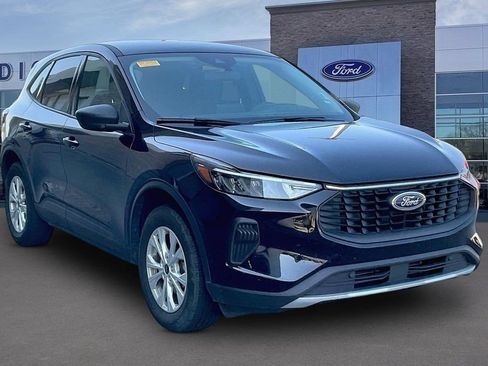 Used 2025 Ford Escape Active AWD/4WD image 2
