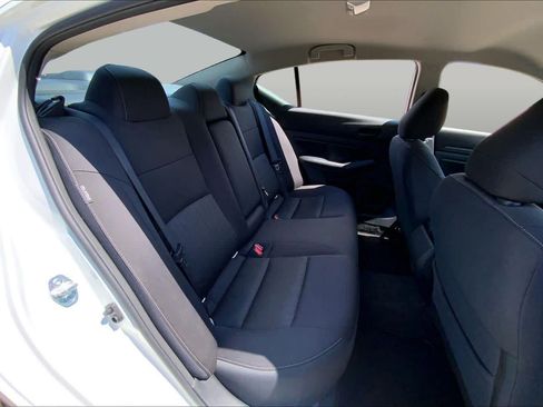 Used 2024 Nissan Altima 2.5 SV FWD image 19