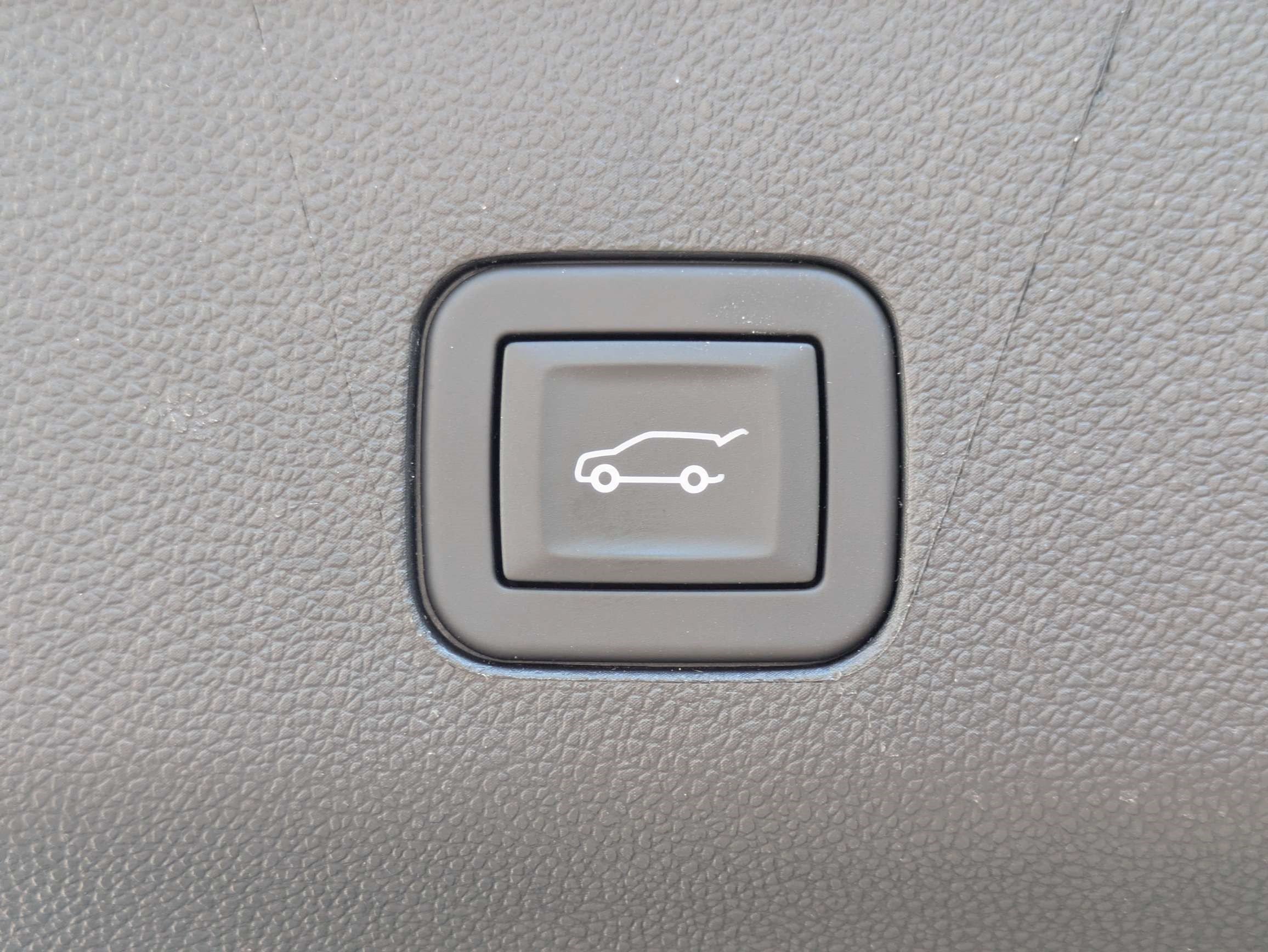 Used 2026 Chevrolet Suburban LT w/ Comfort Package AWD/4WD image 13
