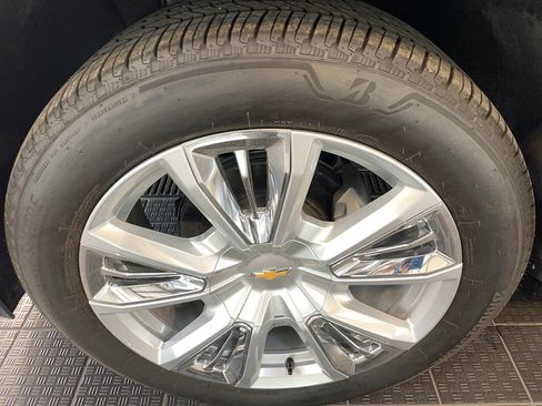 Used 2024 Chevrolet Suburban High Country image 5