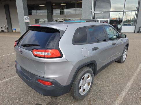Used 2017 Jeep Cherokee Sport AWD/4WD image 3