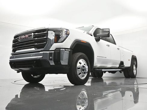 Used 2024 GMC Sierra 3500 SLT w/ SLT Premium Package AWD/4WD image 40