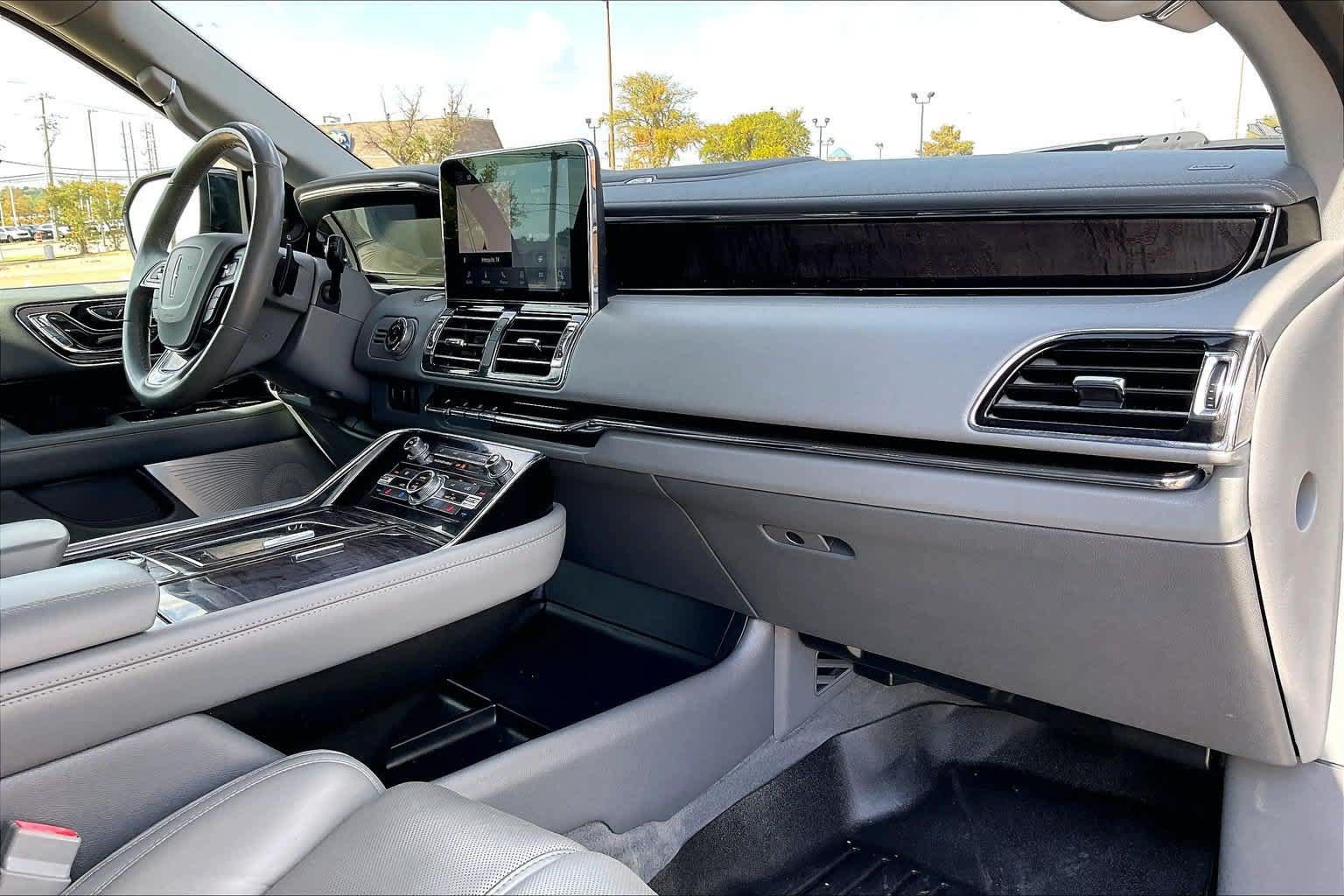 Used 2020 Lincoln Navigator L Reserve w/ Luxury Package AWD/4WD image 21