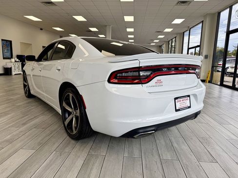Used 2017 Dodge Charger SE image 7