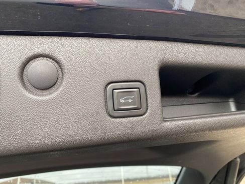 Used 2020 Chevrolet Equinox LT image 11