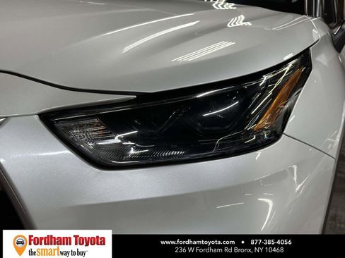 Used 2022 Toyota Highlander XLE image 9