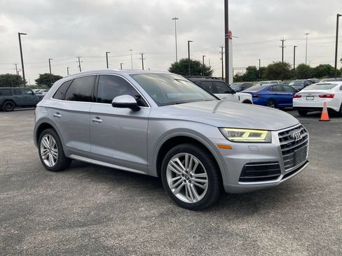 Used 2018 Audi Q5 2.0T Premium Plus w/ Premium Plus Package AWD/4WD image 3