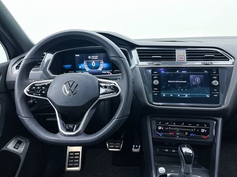Used 2022 Volkswagen Tiguan SE R-Line image 6