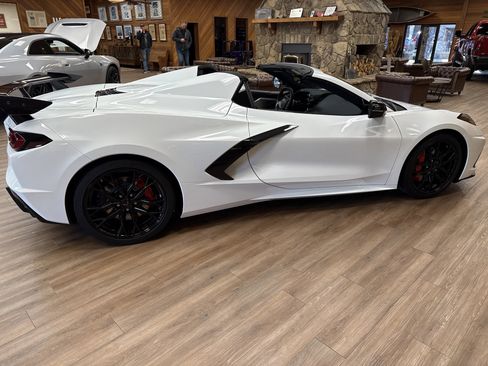 Used 2023 Chevrolet Corvette Stingray Premium Conv w/ Z51 Performance Package image 8
