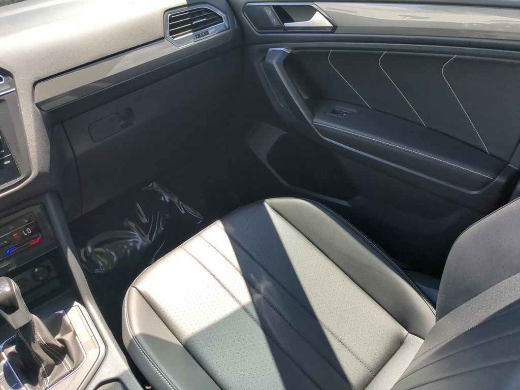 Certified 2023 Volkswagen Tiguan SE FWD image 15