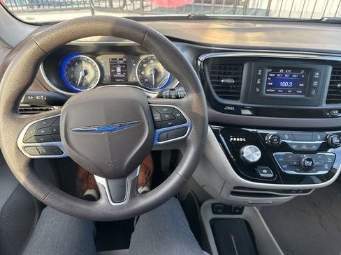 Used 2017 Chrysler Pacifica Touring Plus image 7