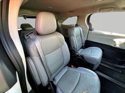 Used 2022 Toyota Sienna Limited AWD/4WD image 25