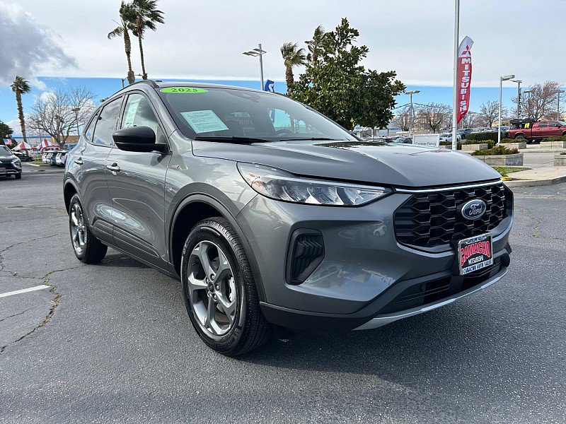 Used 2025 Ford Escape ST-Line AWD/4WD image 1