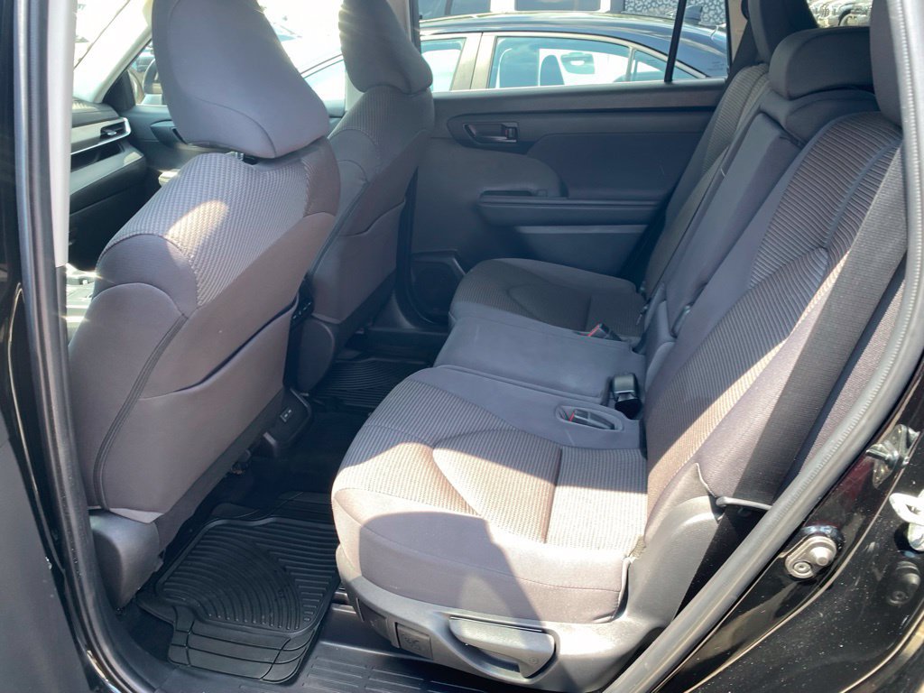 Used 2023 Toyota Highlander L FWD image 8
