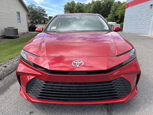 Used 2025 Toyota Camry LE w/ Convenience Package FWD image 9