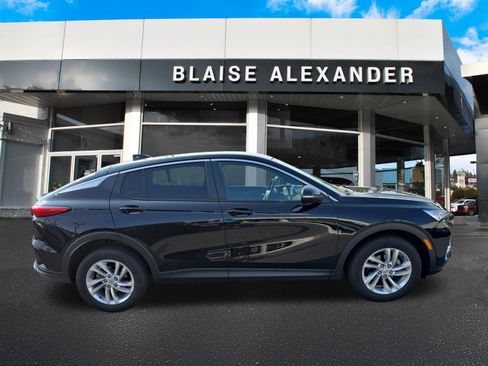 Used 2024 Buick Envista Preferred FWD image 2
