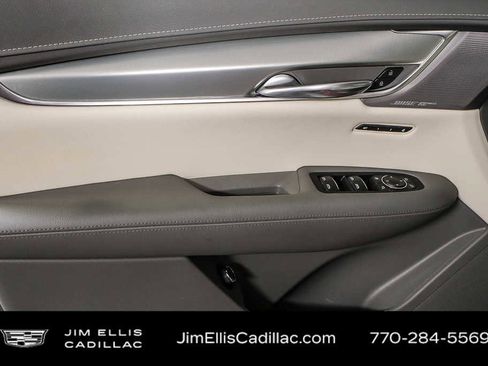 Used 2022 Cadillac XT5 Premium Luxury w/ Technology Package AWD/4WD image 6