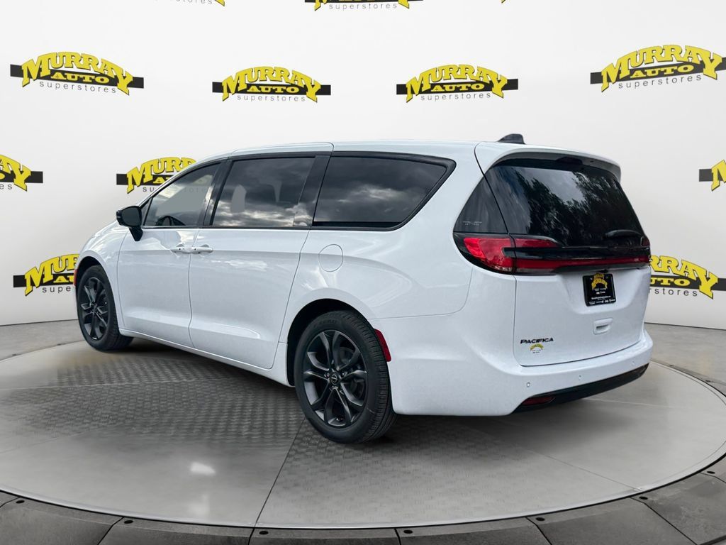 New 2026 Chrysler Pacifica Select FWD image 3