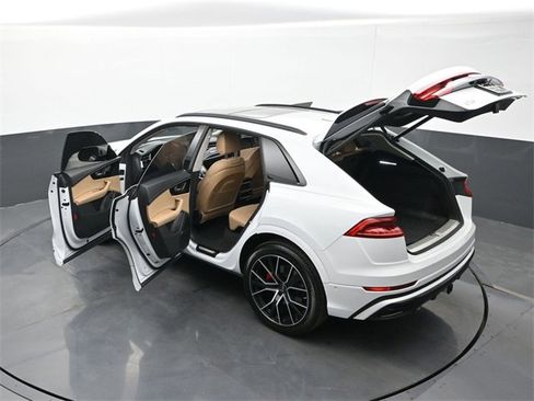 Used 2022 Audi Q8 Prestige image 29