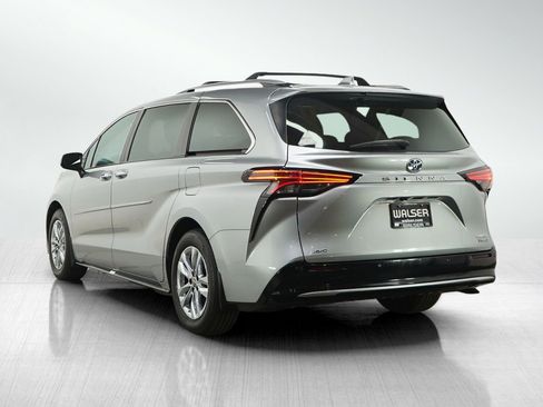 Used 2024 Toyota Sienna Limited AWD/4WD image 3