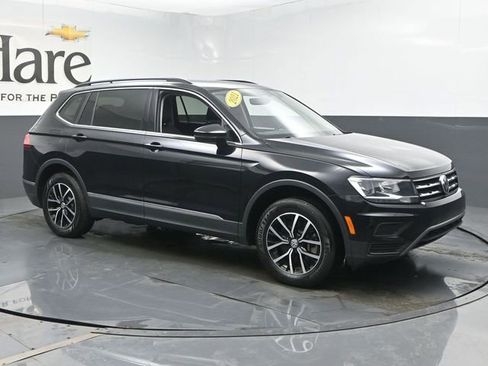 Used 2021 Volkswagen Tiguan SE w/ Panoramic Sunroof Package image 6
