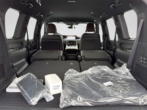 New 2026 Nissan Armada SL w/ Captain's Chari Seat Package AWD/4WD image 12