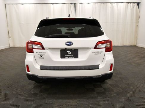 Used 2017 Subaru Outback 2.5i Touring AWD/4WD image 6