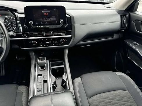 Used 2025 Nissan Pathfinder SV FWD image 17