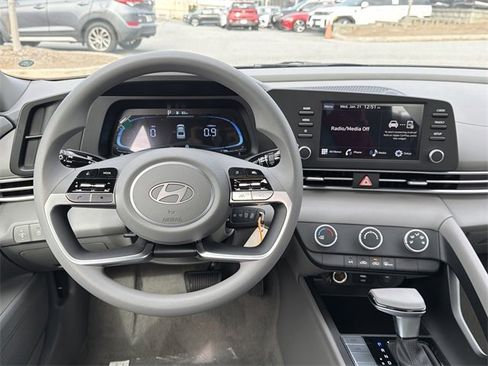 New 2026 Hyundai Elantra SE image 21