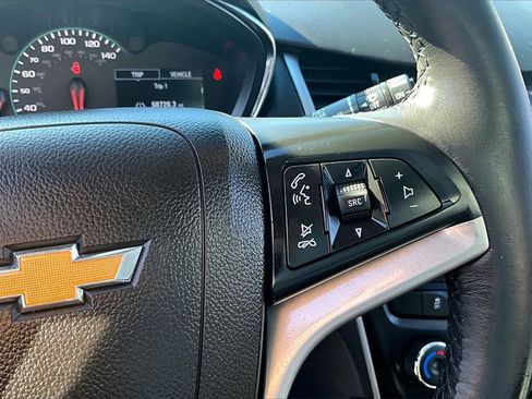Certified 2022 Chevrolet Trax LT w/ LT Convenience Package image 12