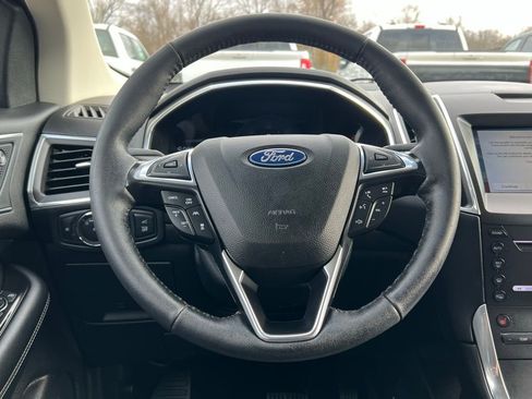 Used 2019 Ford Edge Titanium image 34
