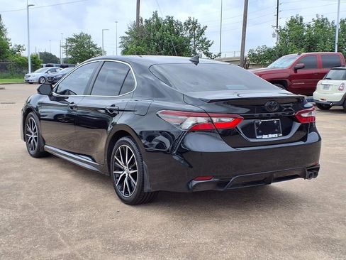 Used 2024 Toyota Camry SE FWD image 2
